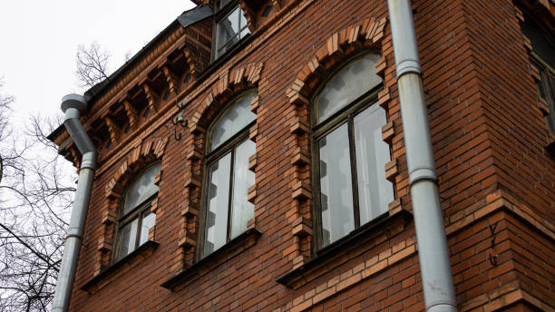 istock A detailed description of a brick building featuring arched windows and gutters 2171380489