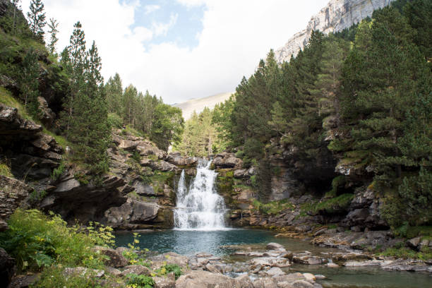 istock The Ordesa Valley in Spain, Pyrenees, different shots and framingIdioma de palabras cla 2171386709