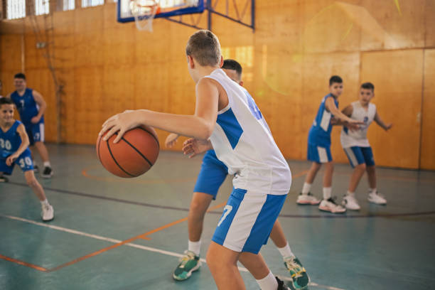 istock Young basketball player leading with the ball 2171430249