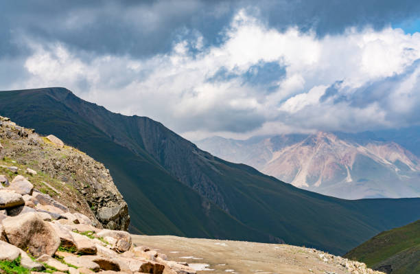 A colorful multidimensional view of the mountains, opening from the turn of the serpentine road.