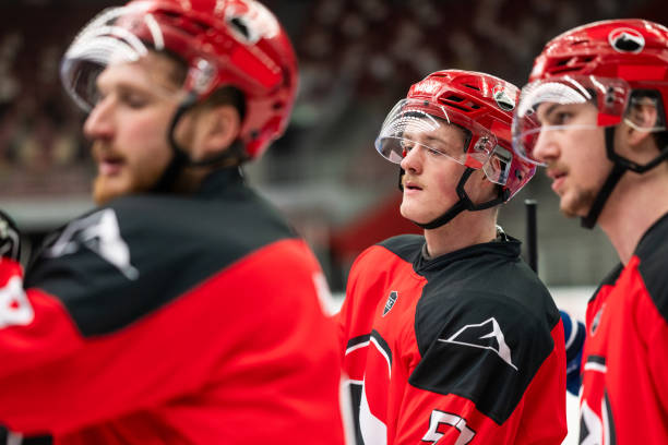istock Ice Hockey Players on the Bench During a Game 2171478874