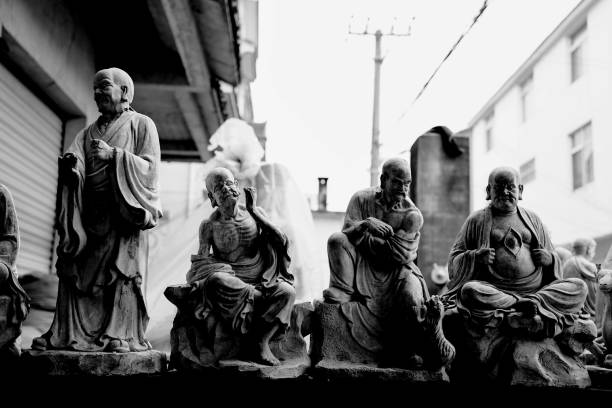 Woodcarving is one of the traditional folk handicrafts in Zhenhu Town, Suzhou. Camphor wood is the preferred wood for carving by local people. The main works are large statues of gods and Buddhas.