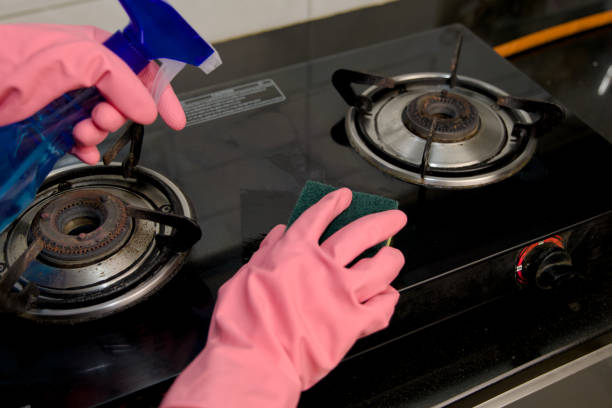 istock Sparkling Stovetop Cleanup 2171673272