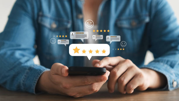 Consumers or customers give a five-star rating for the highest satisfaction. Consumers or customers give a five-star rating for the highest satisfaction from the experience of using the review for the quality of the online application smartphones, business reputation rankings. customer feedback stock pictures, royalty-free photos & images