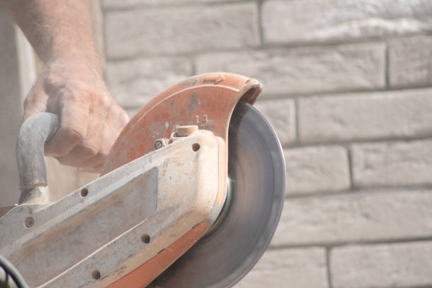 motion blur working concrete saw for sawing bricks of the right size, using technologies, High quality photo