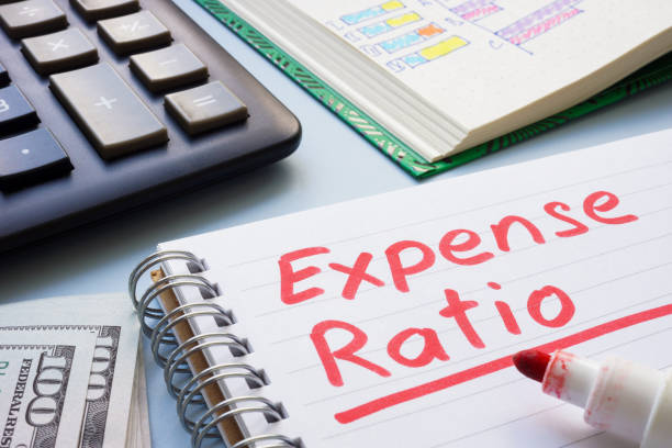 istock Open notebook with phrase expense ratio. Financial analysis and cost management. 2171767819