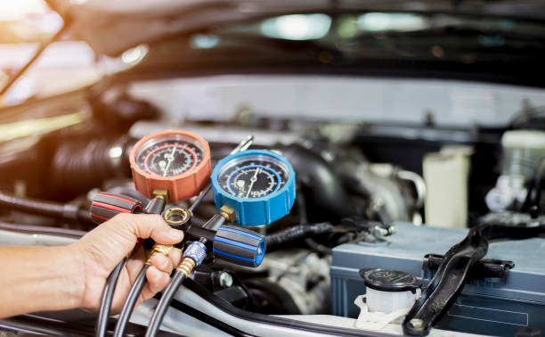 istock Car air conditioner check service, leak detection, fill refrigerant.Device and meter liquid cooling in the car by specialist technicians. 2171886206