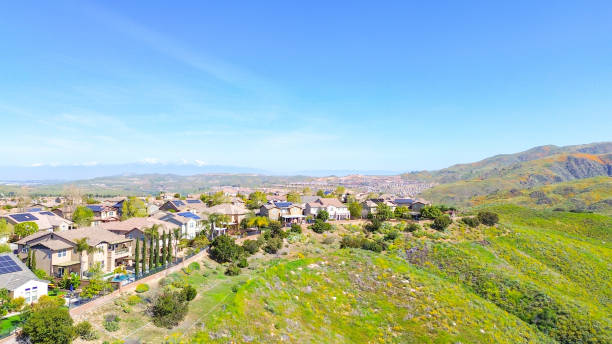 istock California Neighborhood 2172047328