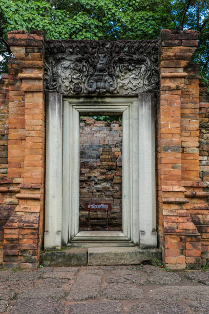 Sri Thep, an ancient city on the Southeast Asian network, demonstrates the wisdom of selecting a location that serves as a link between cultural diffusion and trade within and between regions.