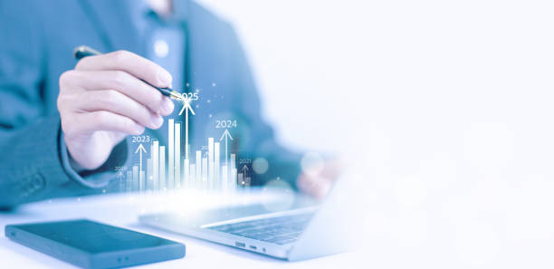 istock 2025 investment strategy and growth 2172493964
