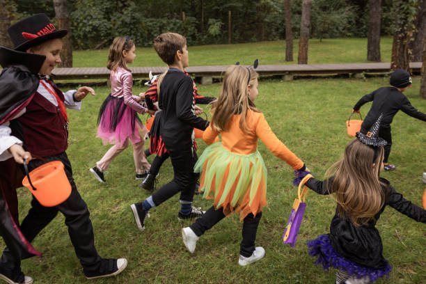 istock Halloween party at home 2172556354