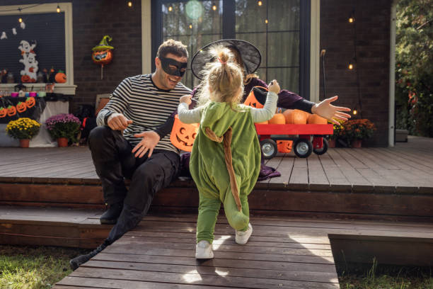 istock Halloween party at home 2172556404