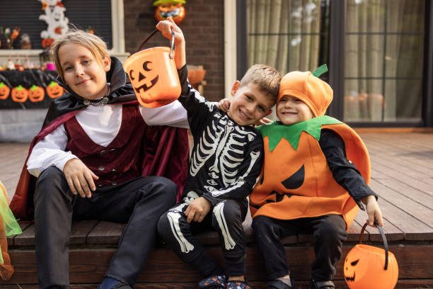 istock Halloween party at home 2172556466