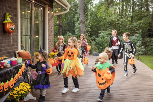 istock Halloween party at home 2172556505