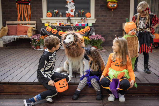 istock Halloween party at home 2172556537