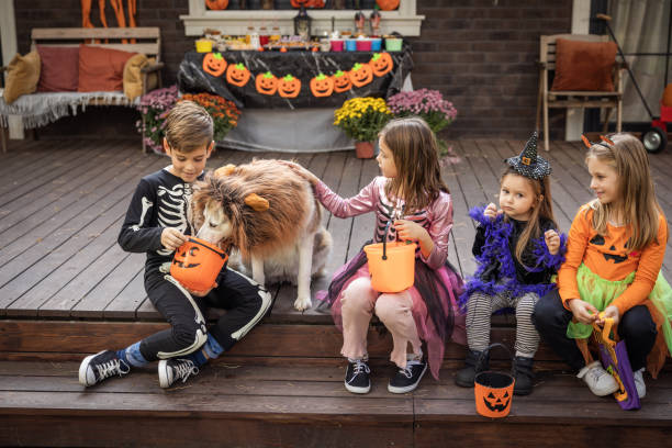 istock Halloween party at home 2172556538