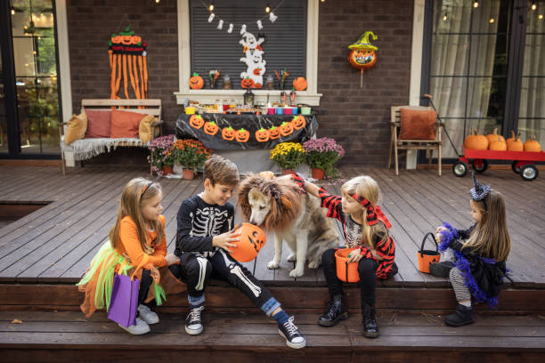 istock Halloween party at home 2172556541