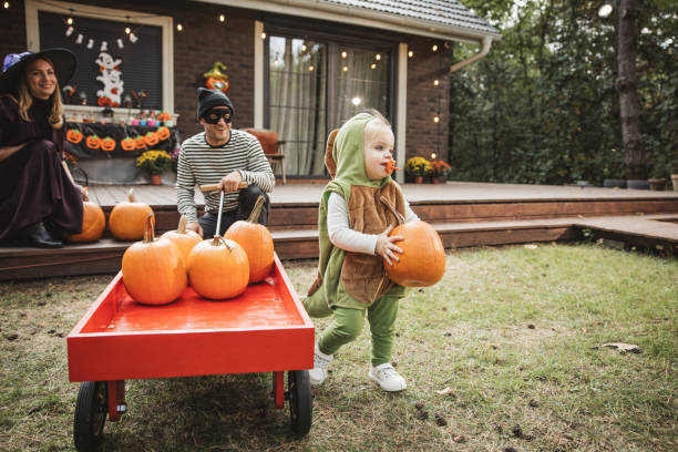 istock Halloween party at home 2172556581