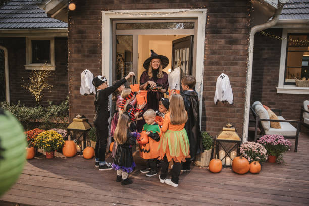 istock Halloween party at home 2172556647