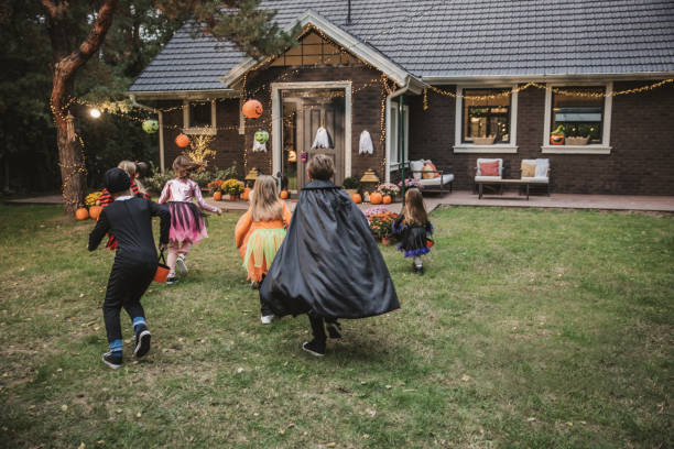 istock Halloween party at home 2172556651