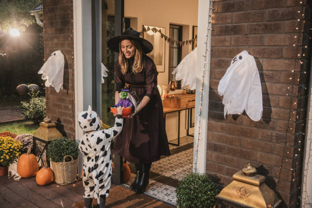 istock Halloween party at home 2172556698
