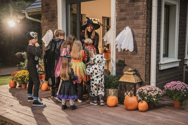istock Halloween party at home 2172556701