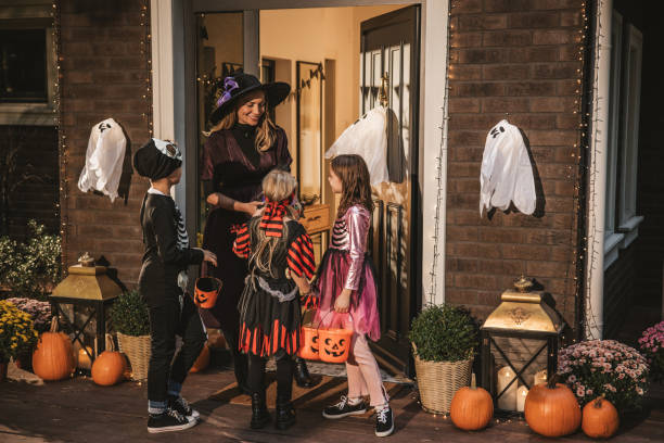 istock Halloween party at home 2172556763