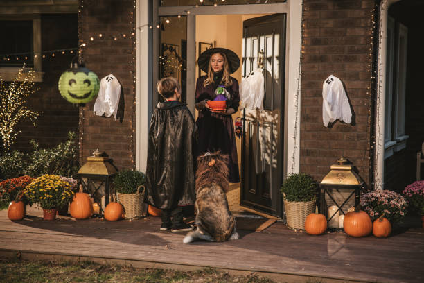 istock Halloween party at home 2172556768