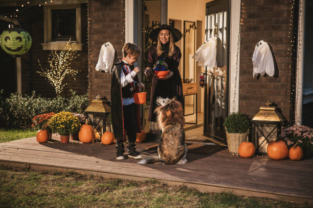 istock Halloween party at home 2172556785