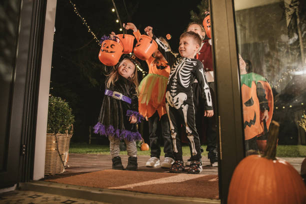 istock Halloween party at home 2172556852