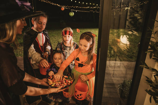 istock Halloween party at home 2172556885