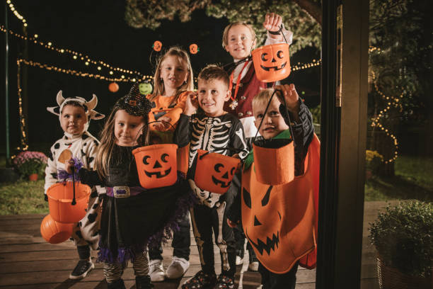 istock Halloween party at home 2172556916