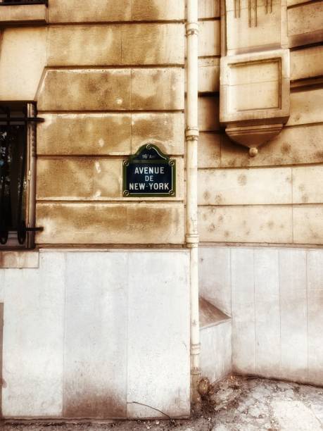 istock Avenue De New York in Paris - signboard 2172569239