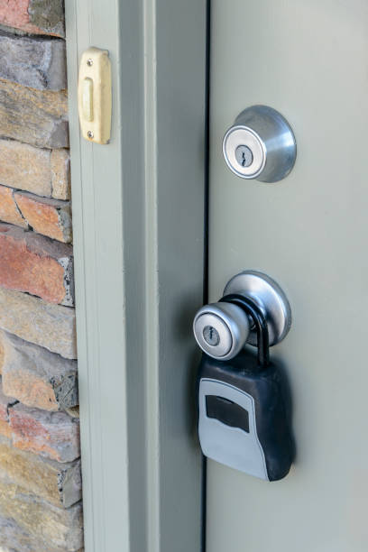 istock Real Estate Key Lock Holder On Doorknob 2172687596