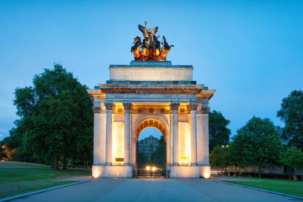istock Wellington Arch London England Night 2172724724