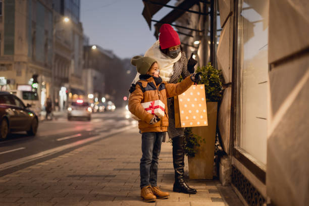 istock Holiday Shopping on Winter Evening 2172780957
