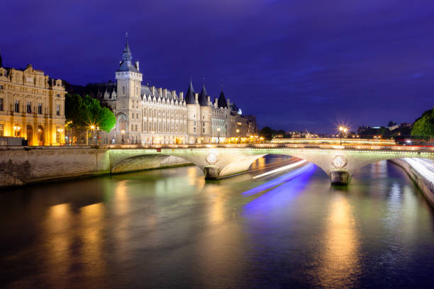 Evening descends upon the River Seine in Paris, France. In the middle distance we see the elegant Pont au Change.
