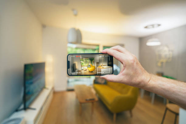 istock Smartphone record real estate video tour app 2173151252