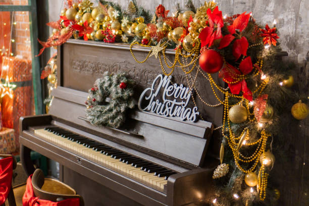 A decorated piano for Christmas with a tree in the background