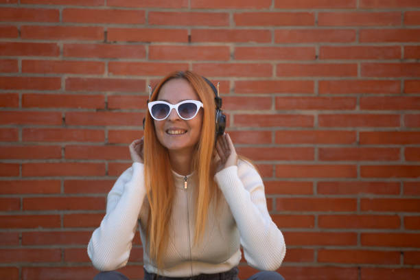 istock Listen music outdoors 2173745335