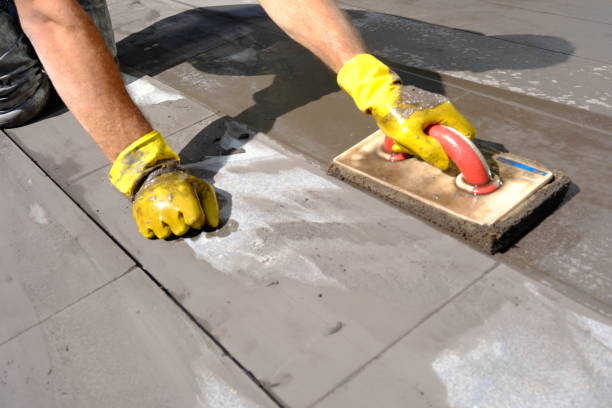 istock A plasterer polishes the parquet floor 2173807017