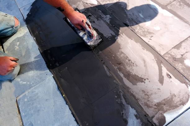 istock A plasterer polishes the parquet floor 2173807329
