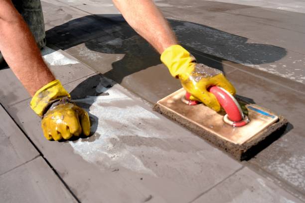 istock A plasterer polishes the parquet floor 2173807411