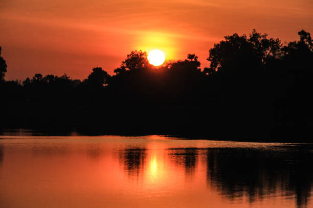 The beautiful sunrise dyed the entire lake red
