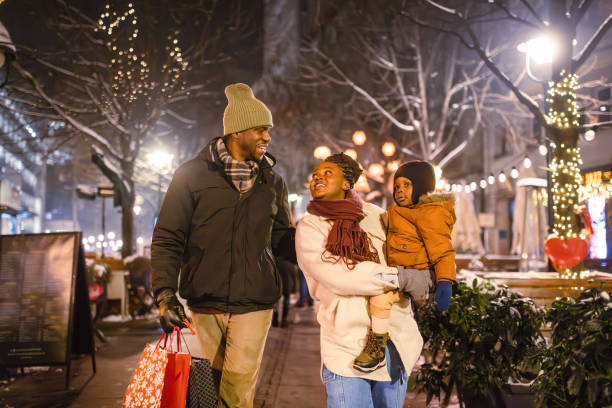 istock Family Holiday Shopping Evening 2173973040