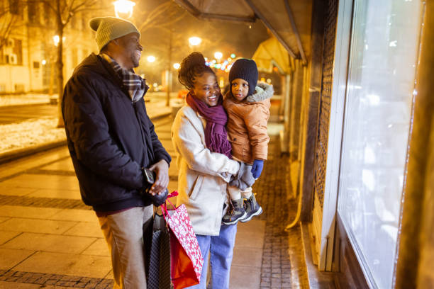 istock Family Evening Window Shopping 2173973103
