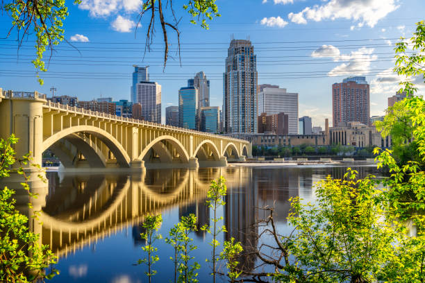 красивый центр города миннеаполис, миннесота, сша - миннесота стоковые фото и изображения