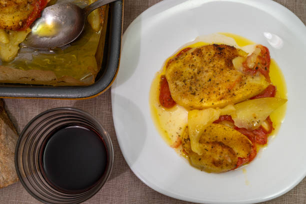 Piatto con patate al forno e Pomodori
