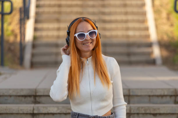 istock Listen music outdoors 2174007512