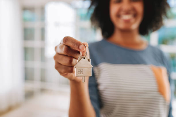 istock holding the house key 2174014932